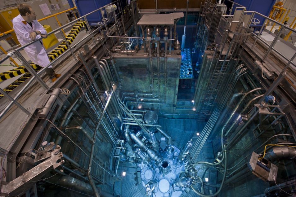 Reactor pool